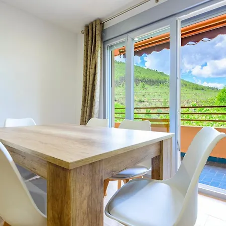 Un Endroit Accueillant Avec Vue A Apartment